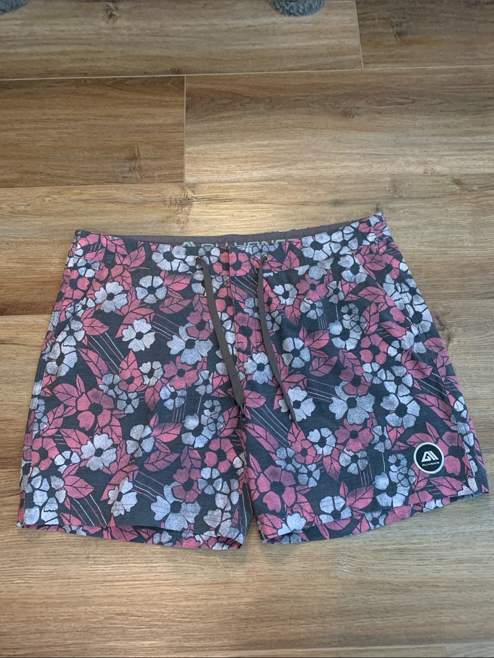 Allyance Floral Shorts in Pink and Gray flower pattern size 38